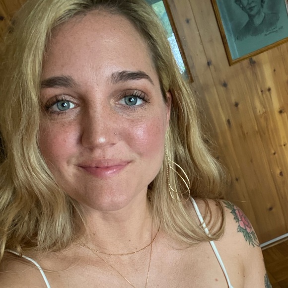 Meet your Posher, Alivia - Picture 1 of 1